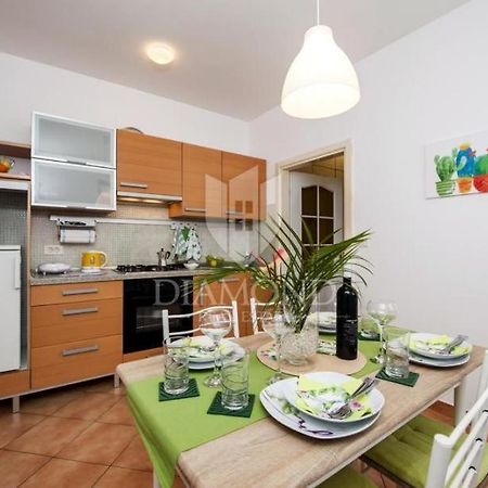 Santa Eufemia Rovinj 10Min Walk To City & Free Garage Parking Apartamento Exterior foto